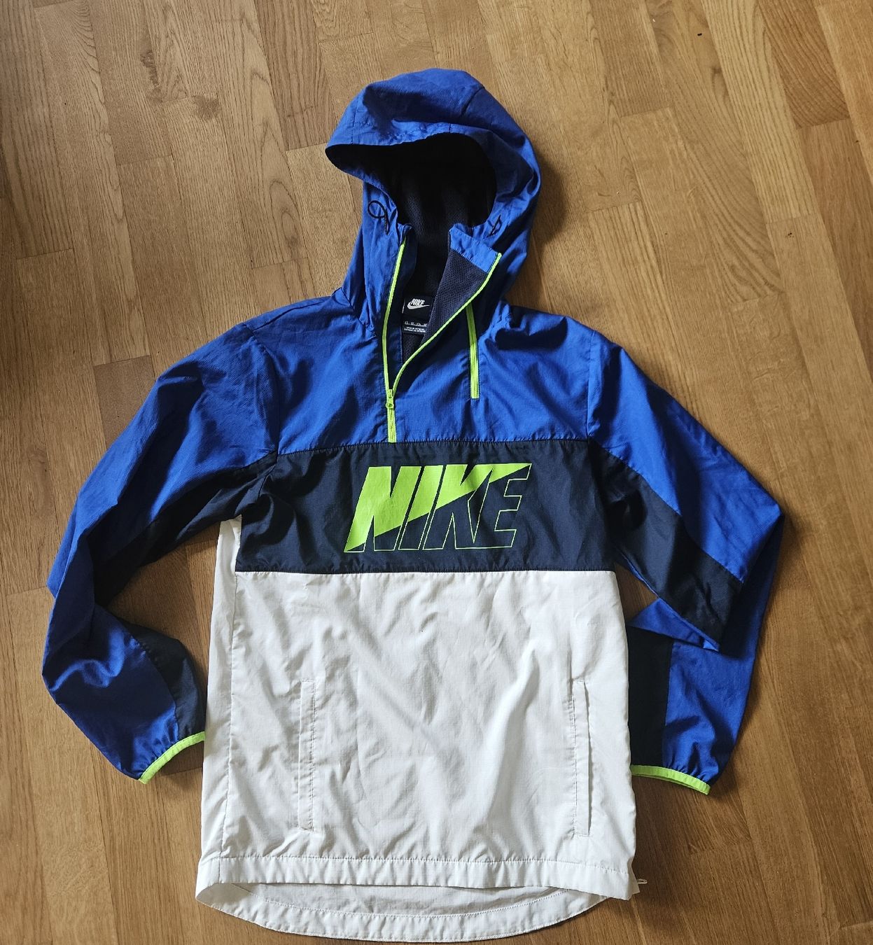 Nike Giacche: Lightweight vintage Nike wind Jacket Size XS  – Usato da Bern venduto da Ciprofloxacina
