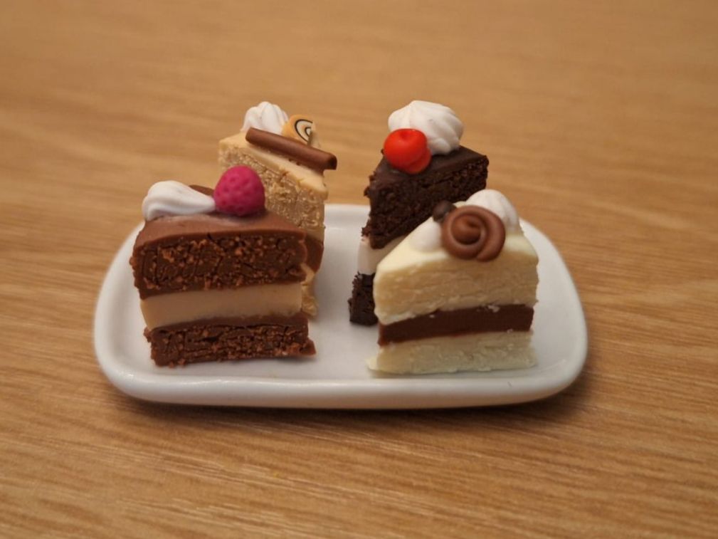 Case e mobili per bambole: Handmade Tortenstücke – Nuovo (secondo la descrizione) da Zürich venduto da HandmadeTinyFood 1
