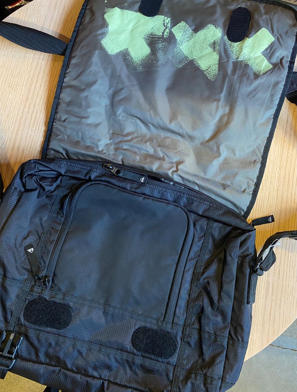 Quiksilver Borse: Sac Malette QuickSilver – Nuovo e nell'imballaggio originale da Orbe venduto da D-stockFactory-Orbe 1