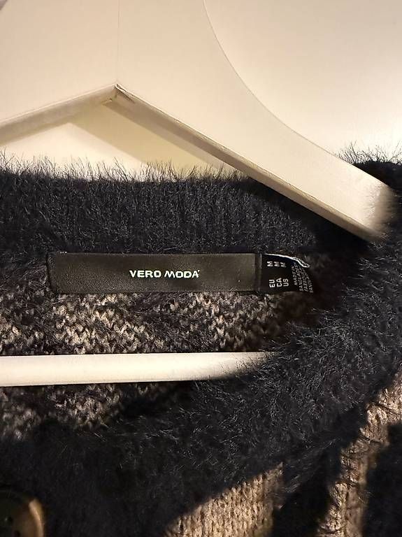 Vestes: GEMUSTERTE STRICKJACKE – D'occasion à Niederhelfenschwil par Mileko 3