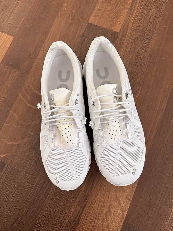 Chaussures femmes: On Cloud weiss – D'occasion à Rothenburg par nicole_b
