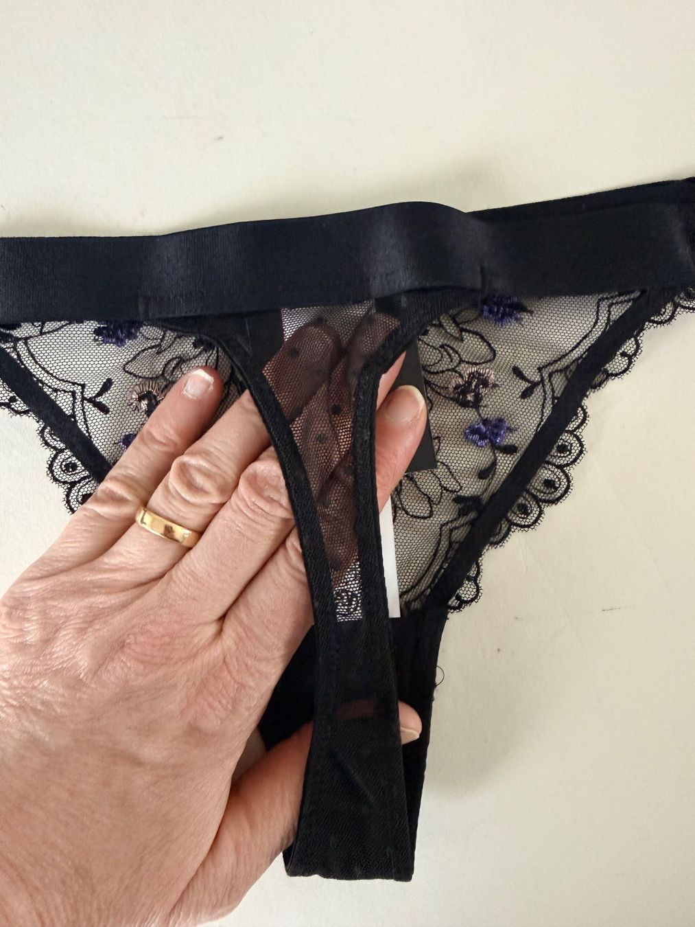 Hunkemöller Altra biancheria intima: HUNKEMÖLLER, String VIOLET, Grösse XS, Farbe Schwarz – Nuovo e nell'imballaggio originale da Rudolfstetten venduto da gst_g7xl 3