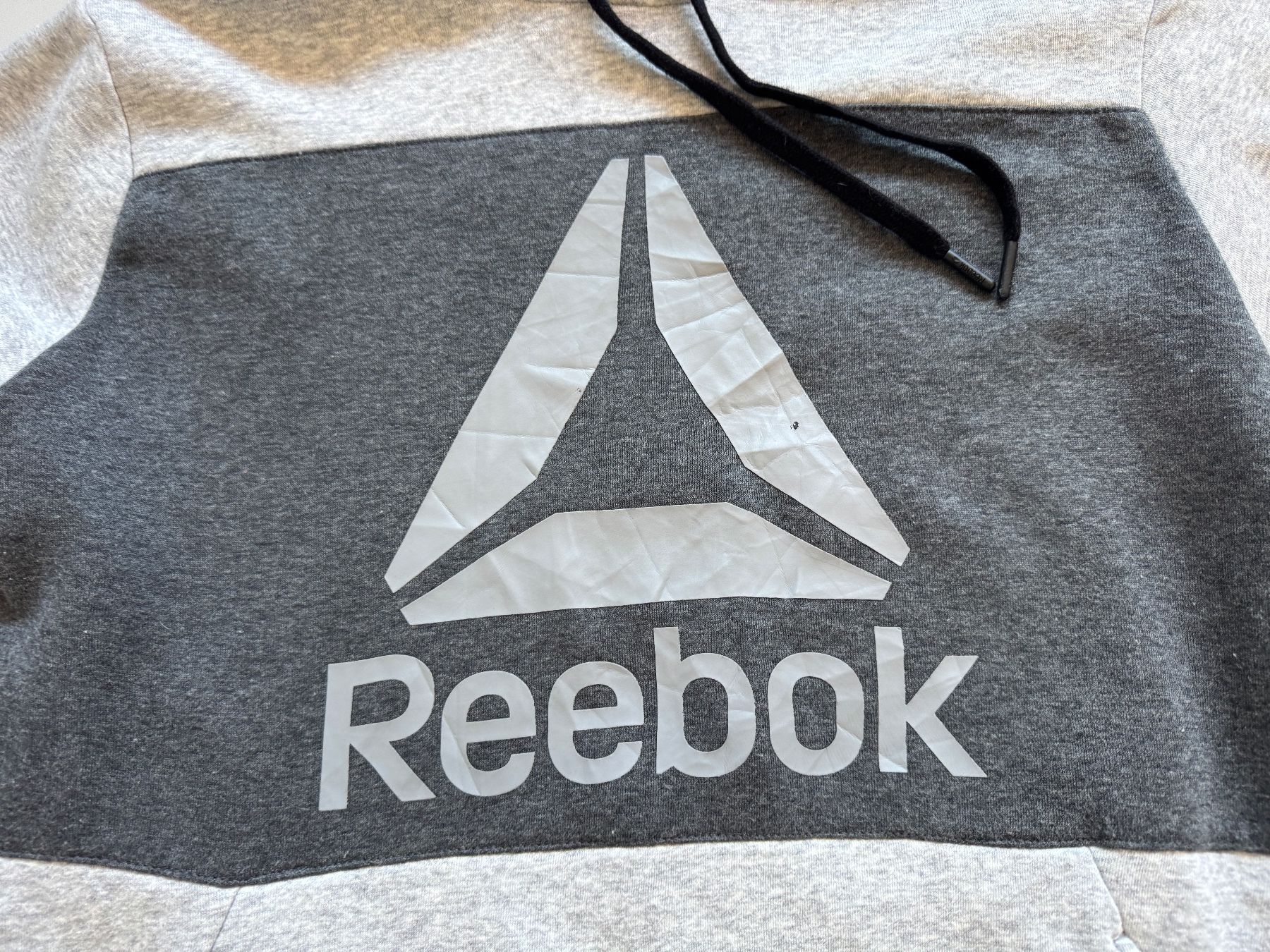 Reebok Maglioni & Felpe: Reebok pullover hoodie Size M – Usato da Neuchâtel venduto da _Easy_to_Find_ 1