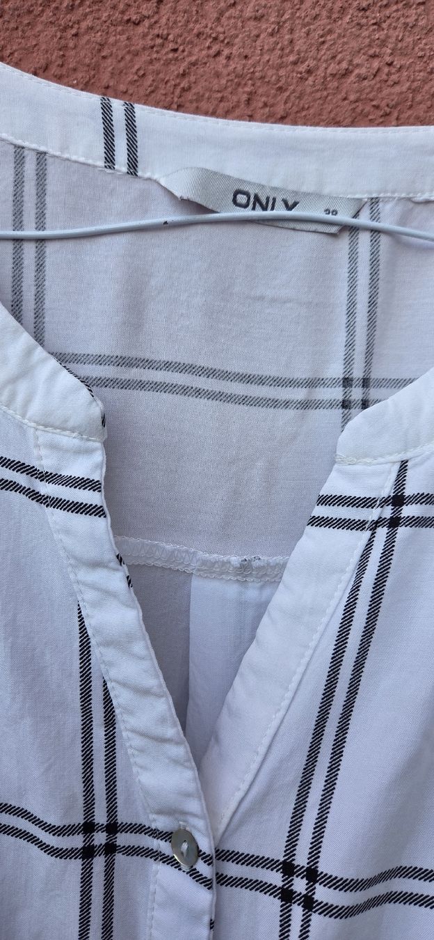 Only Blusen: Weisse Bluse von Only mit Karomuster, Grösse 38 – Gebraucht aus Subingen von DENDLE20 1