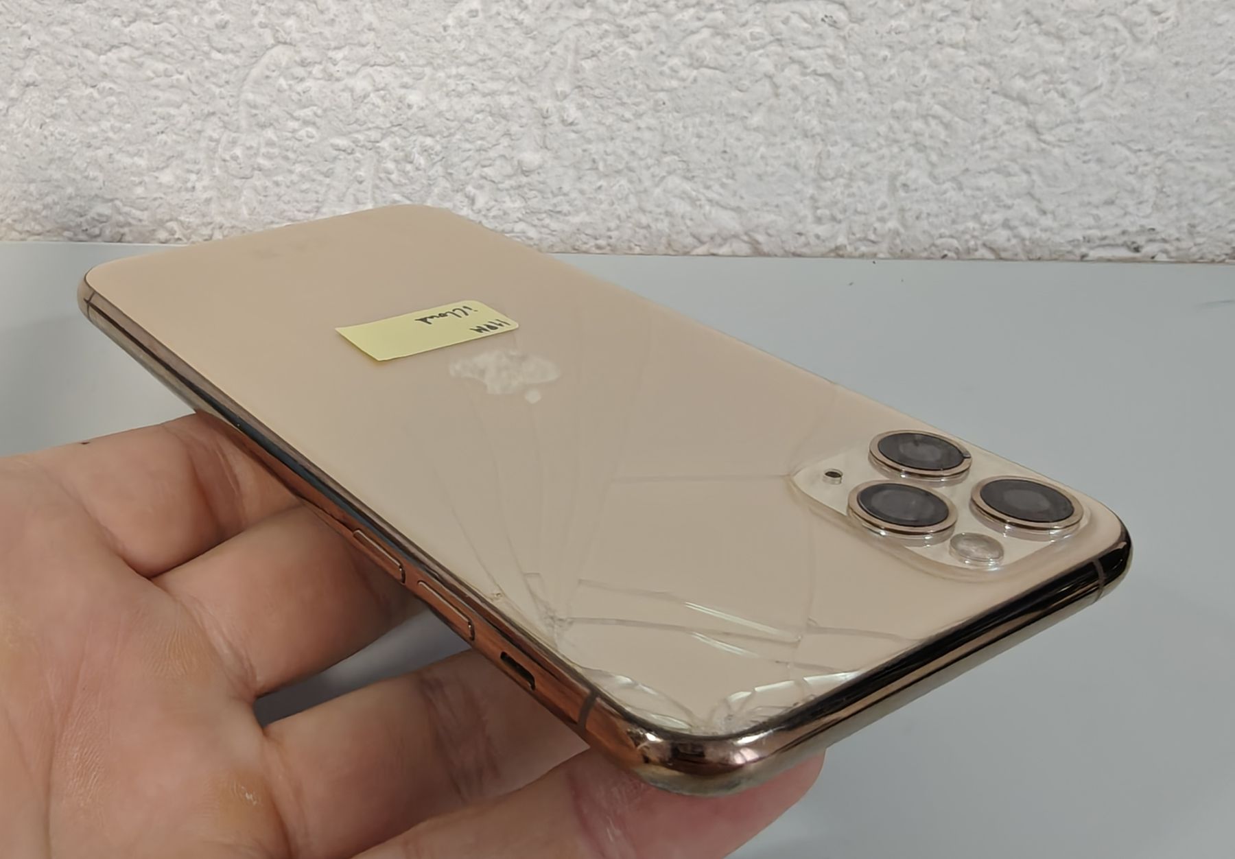 Apple Telefoni cellulari / Smartphones: iPhone 11 Pro Max Gold – Difettoso da Ehrendingen venduto da Rocky985 3