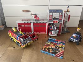 Playmobil Feuerwehrwache und Feuerwehrautos