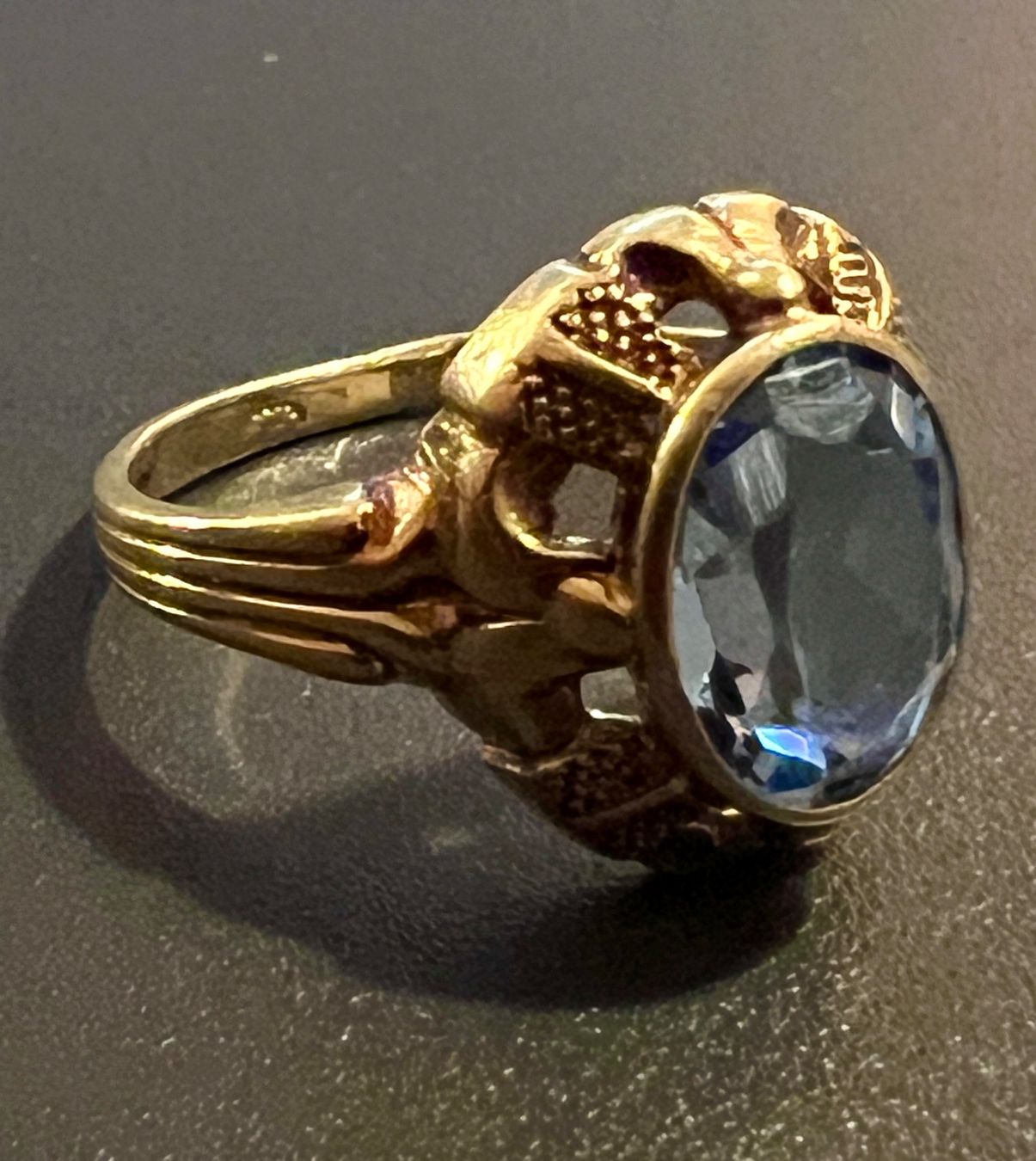 Bagues: Gold-Ring 18K mit Spinell – D'occasion à Chur par Penting1935 2