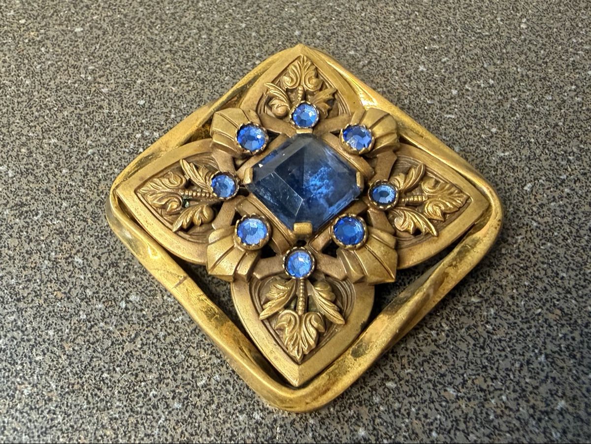 Broches & Aiguilles: Antike Brosche mit blauen Steinen – D'occasion à Lamone par LaCantinaMagica