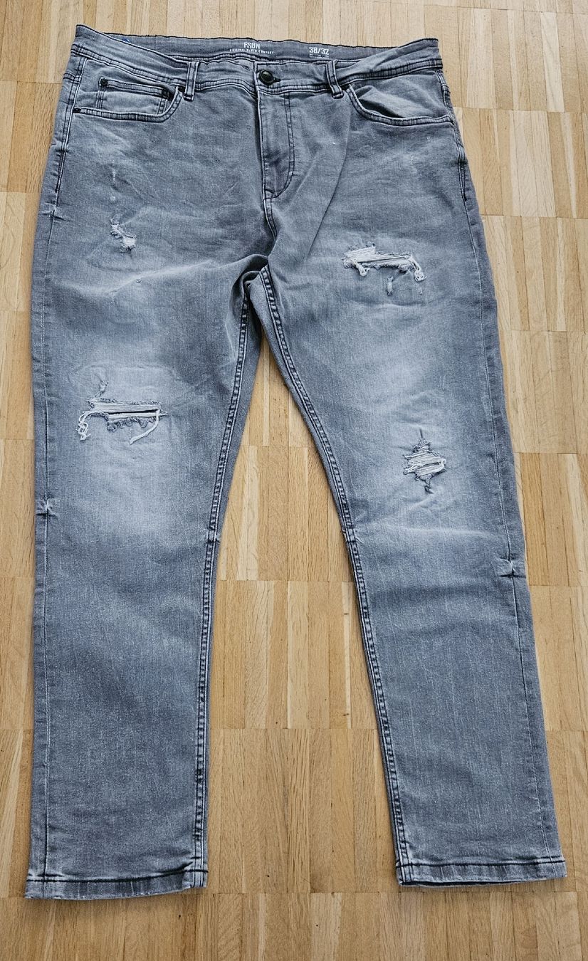 Jeans: graue Herrenjeans 38/32 54/56 – Usato da herisau venduto da Florusa