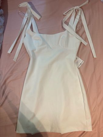 Robe blanche Zara neuve avec étiquette taille S
