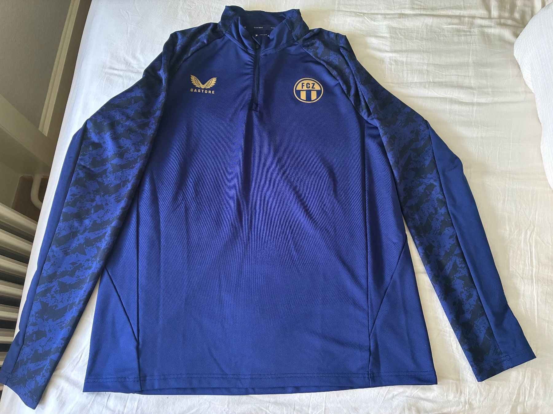 FCZ Pulls & Sweat-shirts: FCZ Trainingspullover/ Saison 25-26 – D'occasion à Zürich par ali_5m9b 1