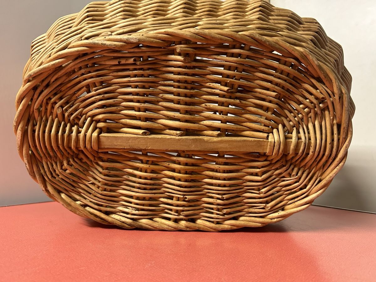 Autres articles pour la maison: Korb Rattankorb mit Henkel oval. – D'occasion à Lanzenhäusern par vic63 3