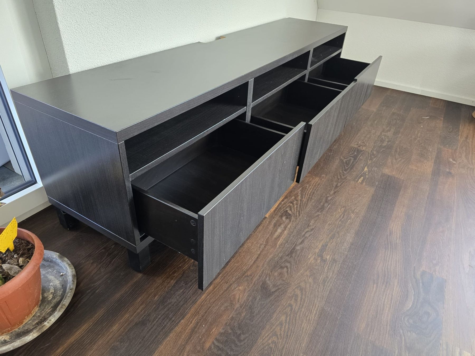 Ikea TV Möbel: TV-Möbel, Schwarzbraun, Stilvoll, Modern – Gebraucht aus Volketswil von Crystallize 1