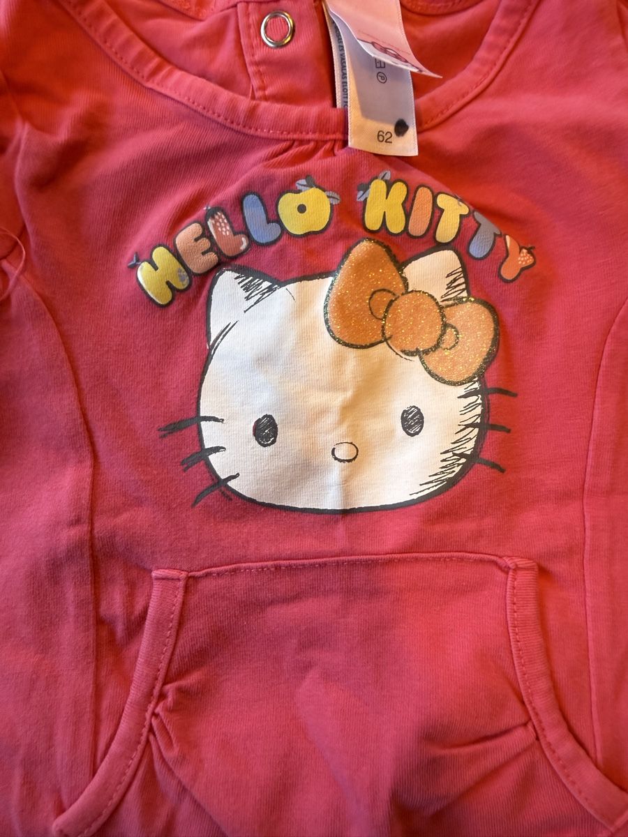 Hello Kitty Lotti & Set di vestiti: Hello Kitty Set Grösse 56 – Usato da Pragg-Jenaz venduto da gobrist 1