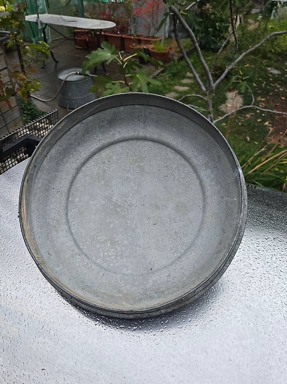 Sonstiges für Haushalt & Wohnen: Zinkdeckel mit Griff, rund - für Eimer / Kessel – Gebraucht aus Basel von Mahapo 1
