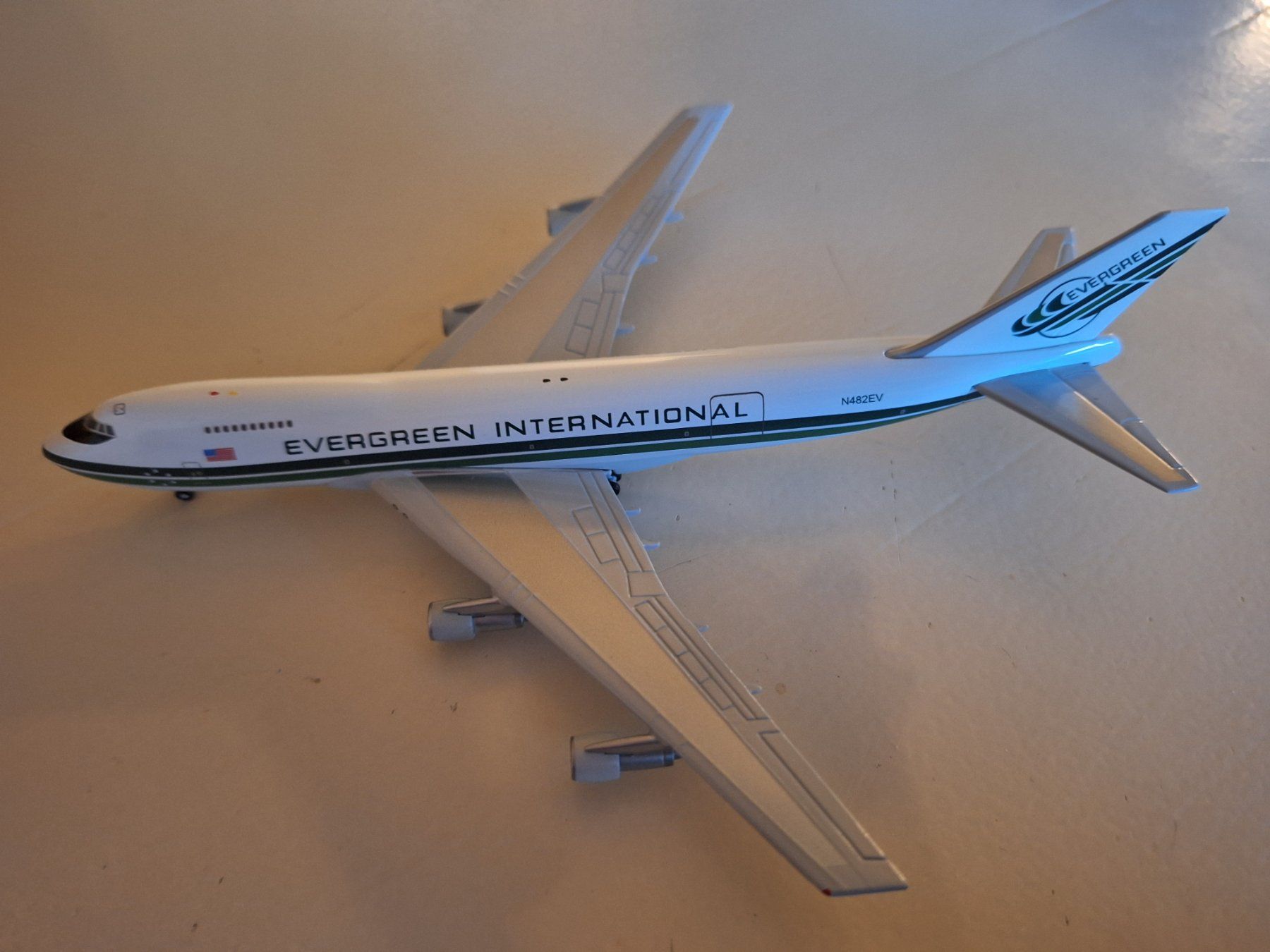 Boeing Kit di modellismo & Modellini statici: Evergreen International Boeing 747 1:400 – Usato da Sargans venduto da nicsam1815 1