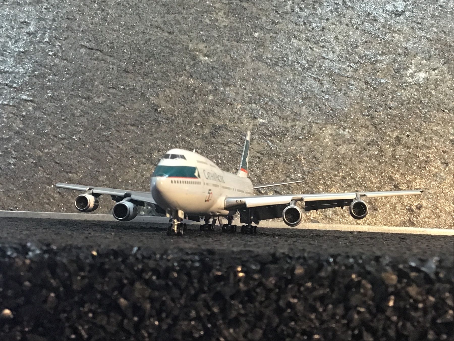 Boeing Kit di modellismo & Modellini statici: BOEING 747-300 CATHAY PACIFIC 1:400 – Usato da Männedorf venduto da Spezial-Modelle 1