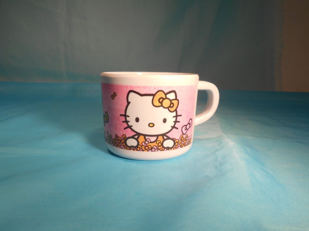 Sanrio Hello Kitty Handbecher 240ml - Blauer Kunststoffbecher Mit Untertasse