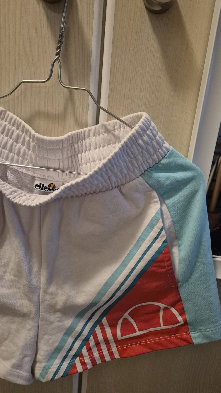 Ellesse Pantaloni: ellesse shorts – Usato da Bürgenstock venduto da Paraskevi_06 3