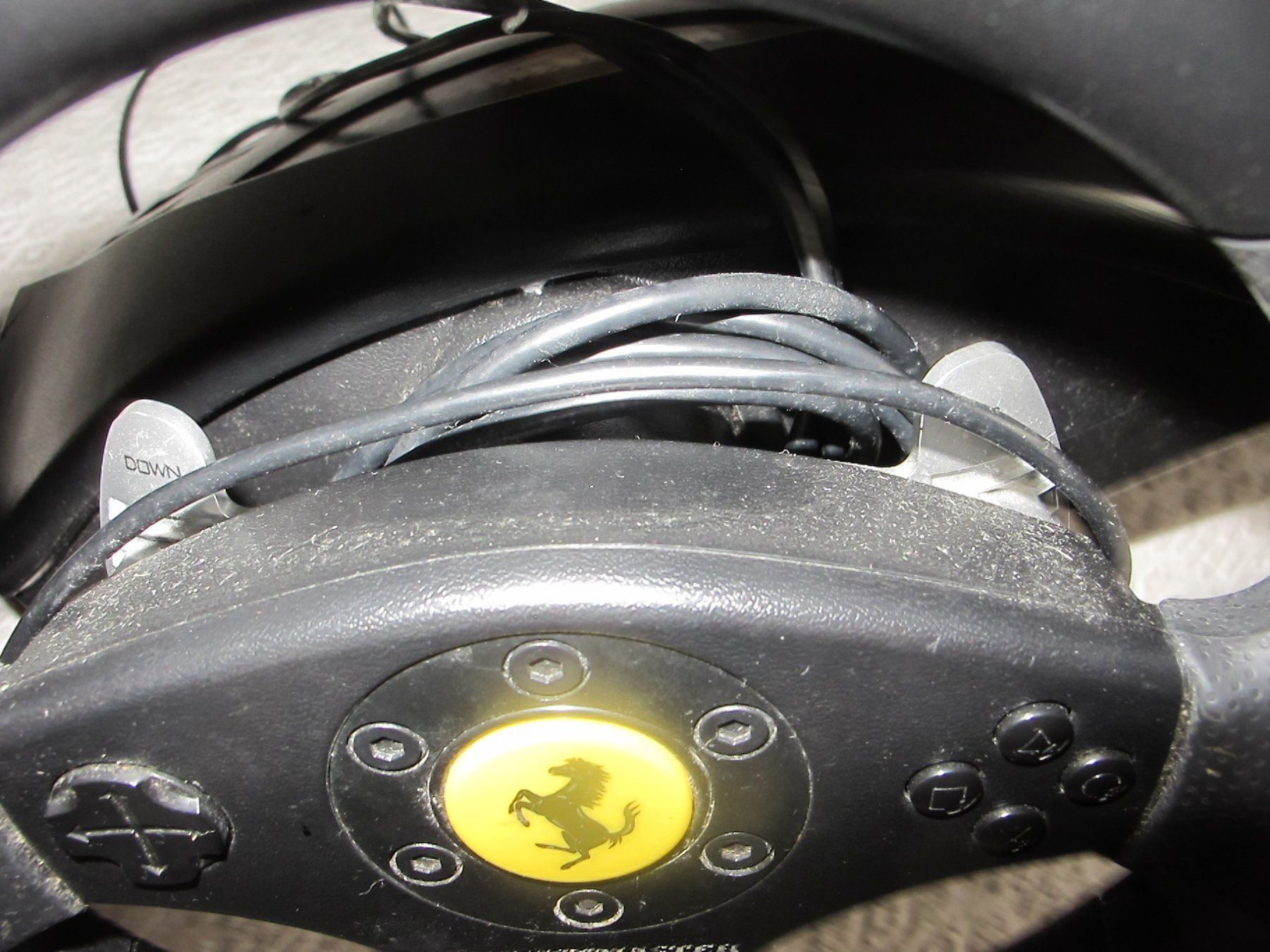 Console: Ferrari Thrustmaster Lenkrad mit Pedalen – Usato da Löhningen venduto da Chimae67 2