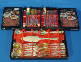 romantisches 27-tlg. Vintage Kuchenbesteck mit Rosendekor