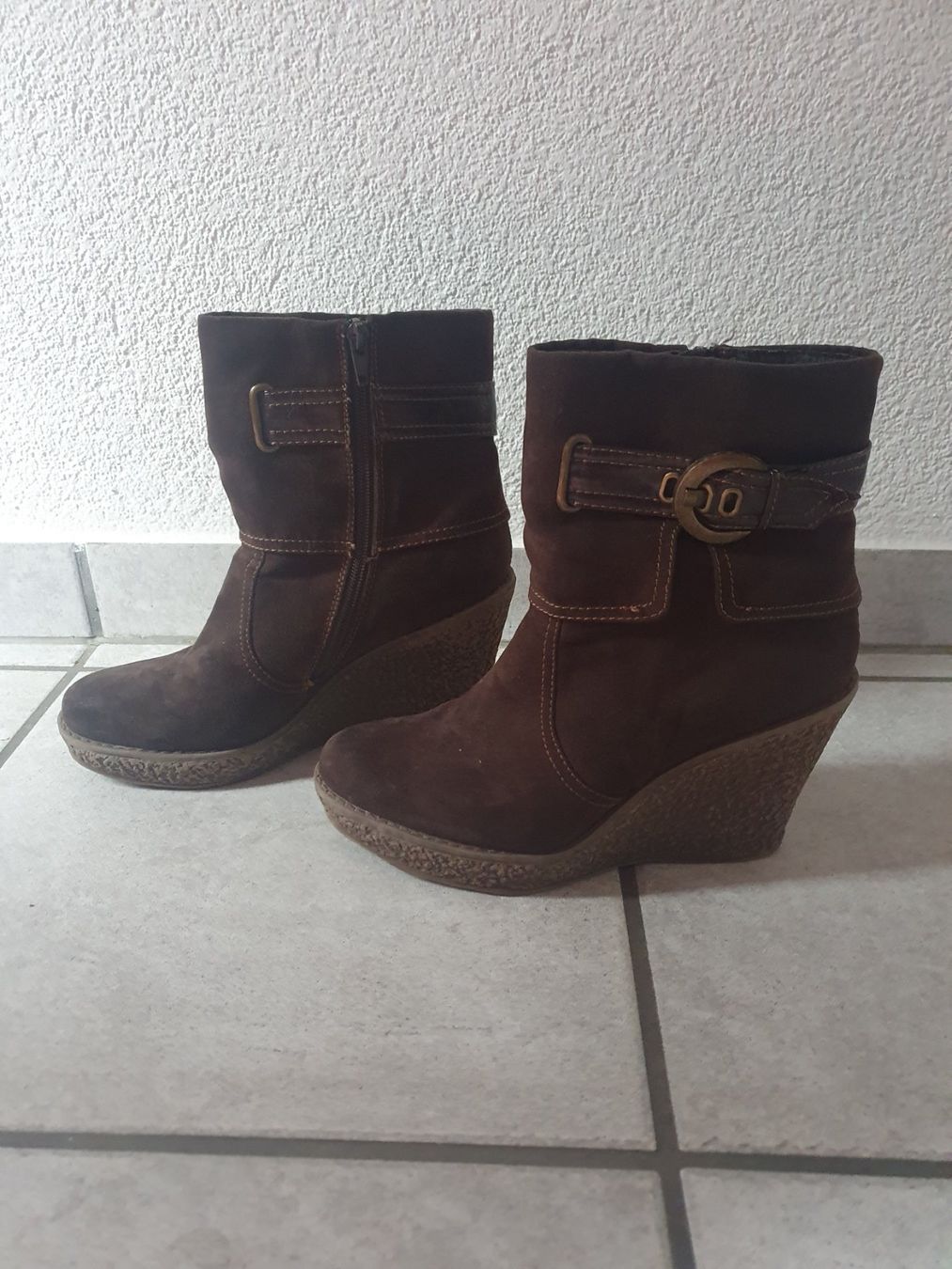 Scarpe da donna: Winterschuhe / Stiefel – Usato da Moosseedorf venduto da Sonnenschein..