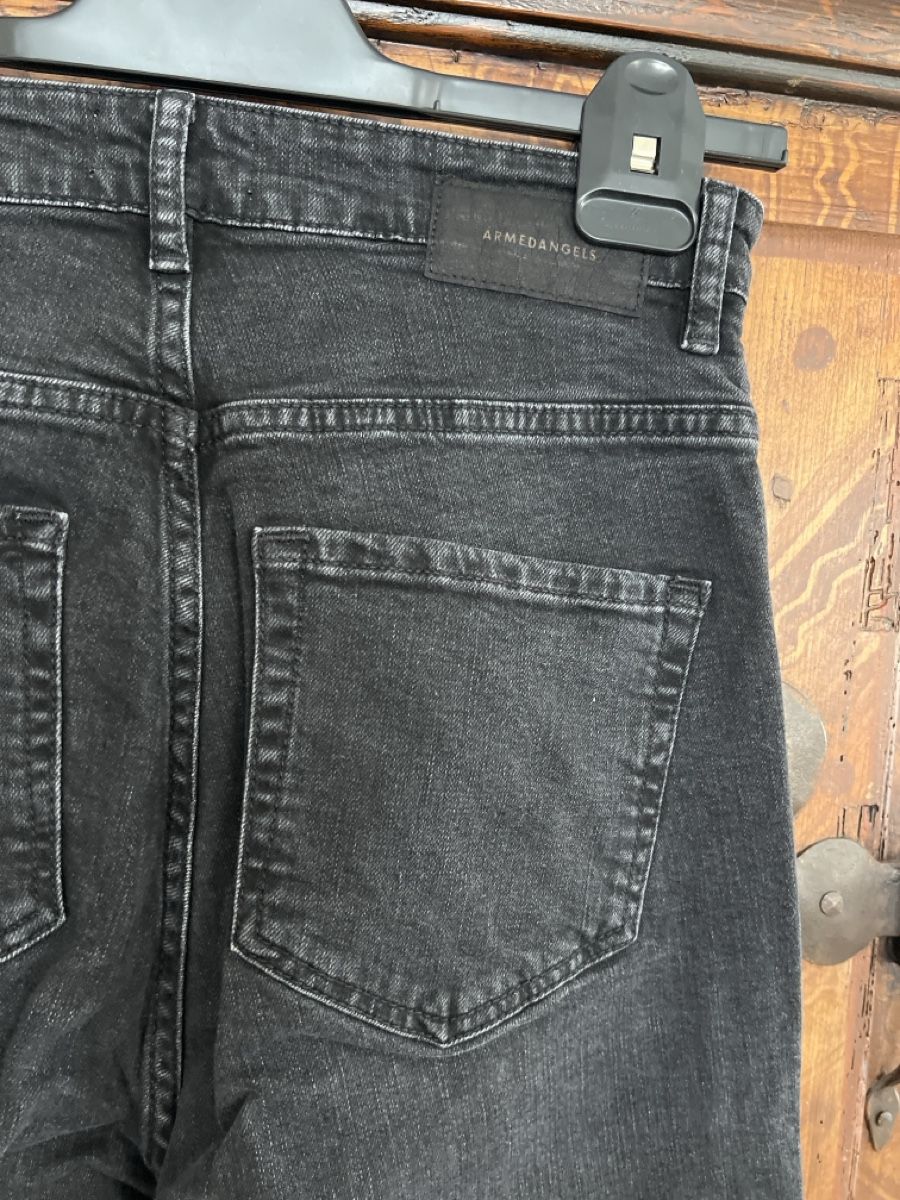 Armedangels Jeans: ARMEDANGELS Jeans schwarz verwaschen  – Gebraucht aus Siebnen von Tiguli 2