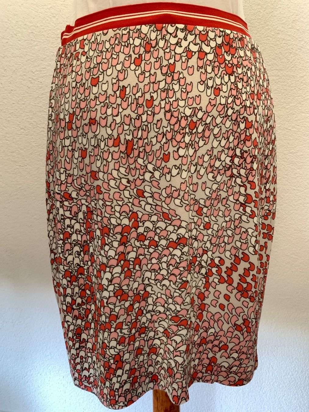 Riani Röcke: Riani Stretch Rock  - Gr. 38 - weiss/Rottöne - TOP – Gebraucht aus Dübendorf von san_tt6m 2