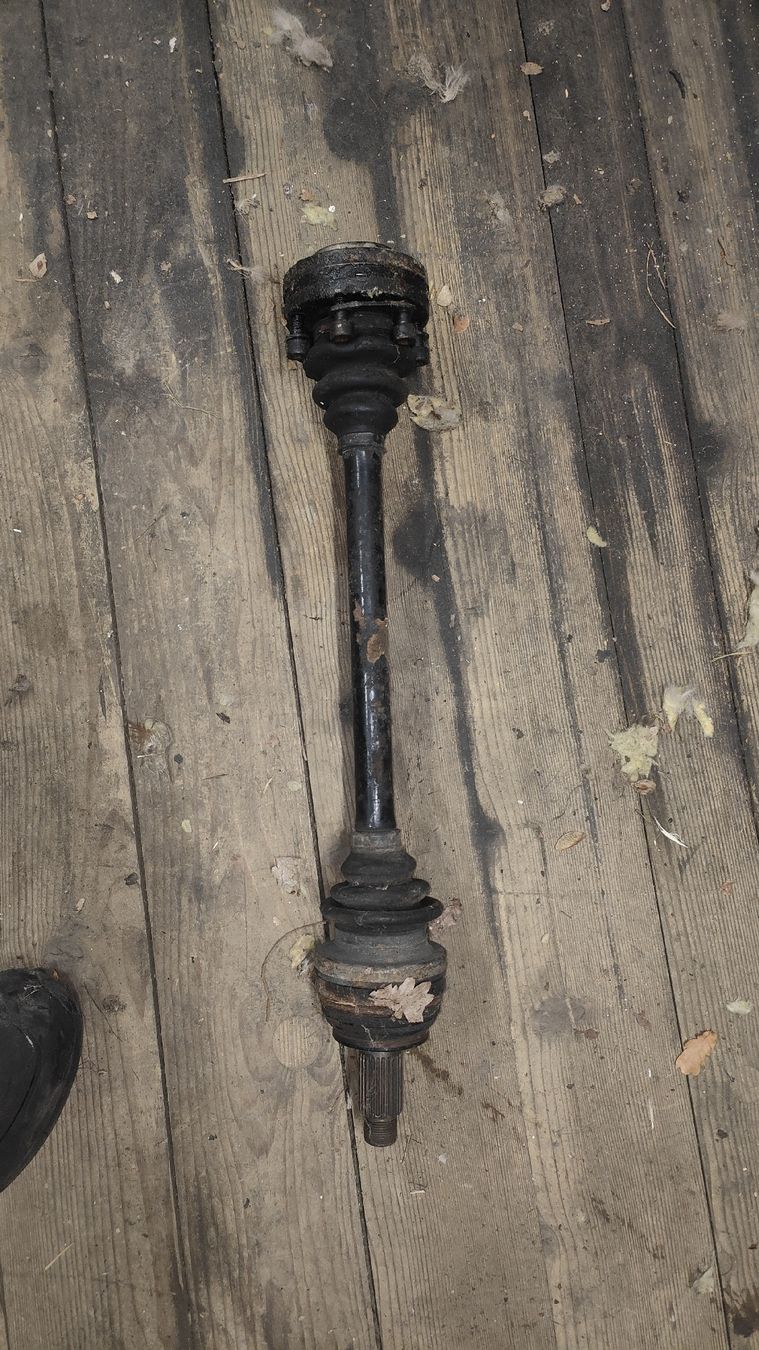 BMW Tutti pezzi di ricambio auto: Antriebswelle BMW E36 323ti  – Usato da Schafisheim venduto da VFDS
