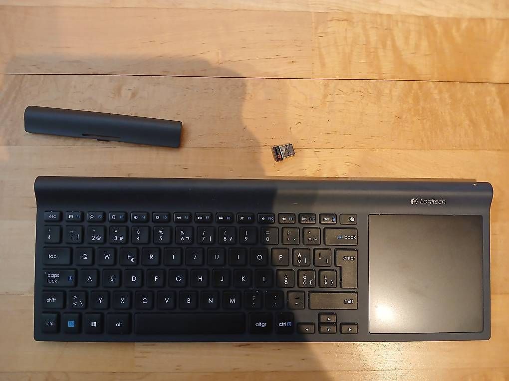 Tastiere: Logitech All-in-One Wireless Keyboard TK820  – Usato da Wölflinswil venduto da and_2vfr