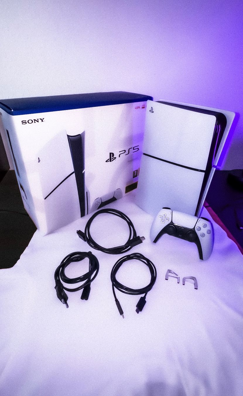 Sony Consoles: PS5 Slim Digital Edition 1TB mit Controller wie neu – Neuf (Voir description) à Luzern par robinstutz