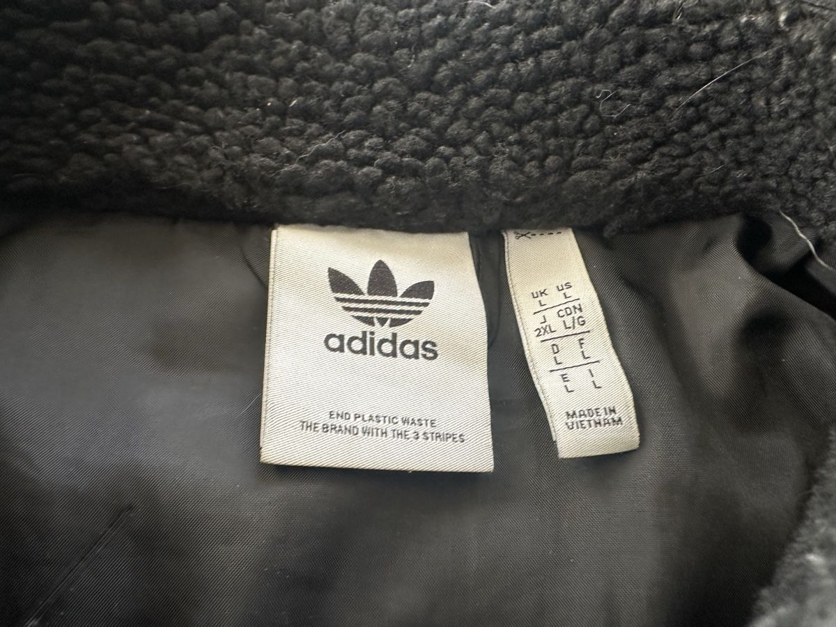 Adidas Vestes: Fellige Adidas Jacke  – D'occasion à Triesen par mvaugusta 2