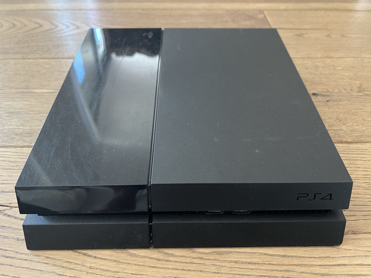 Sony Consoles: PlayStation 4 mit Controller und Spielen – D'occasion à Oberhasli par Snakehead02 3