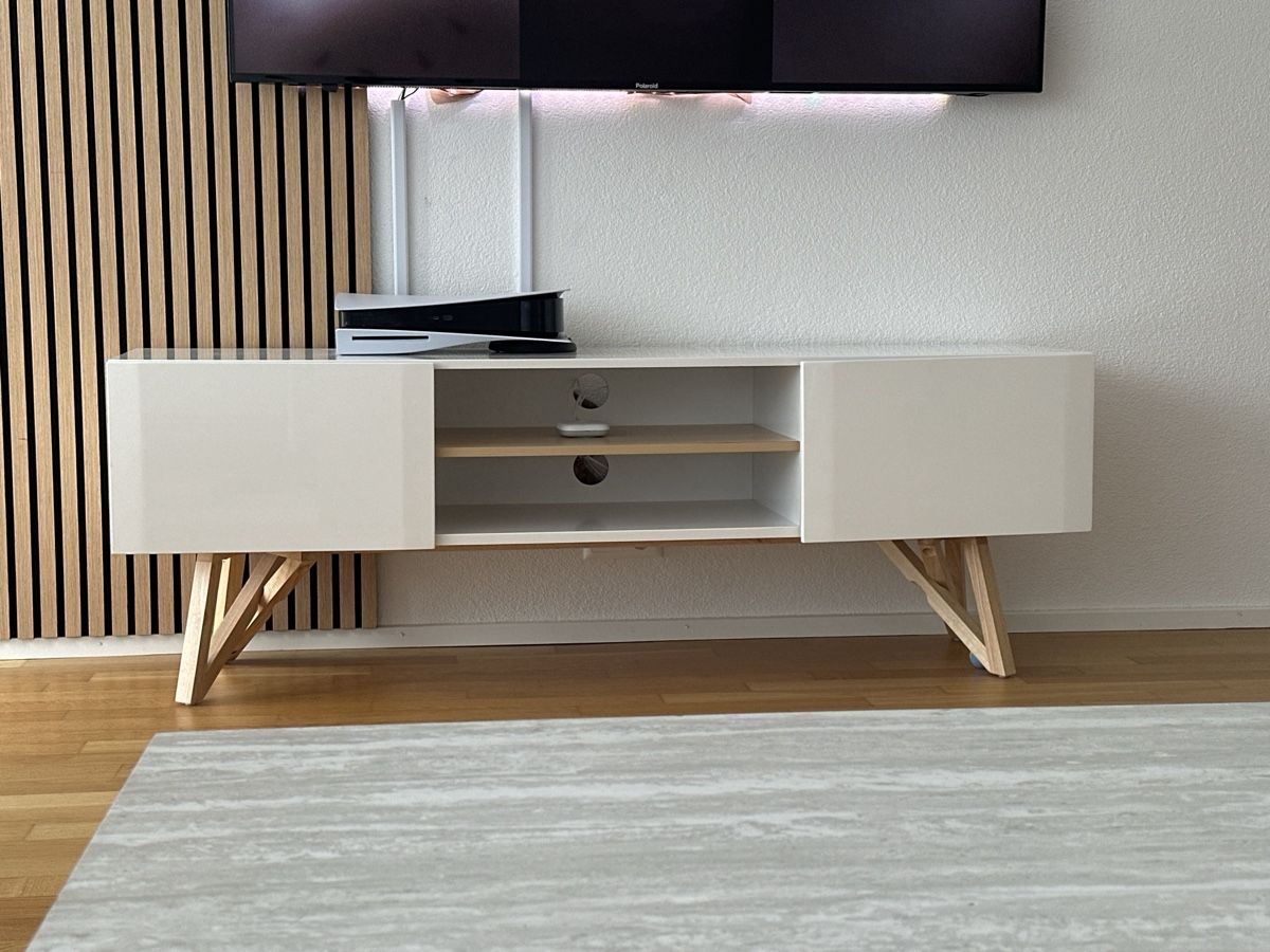 Cassettiere: TV Kommode – Usato da Unterkulm venduto da FatbardhaM