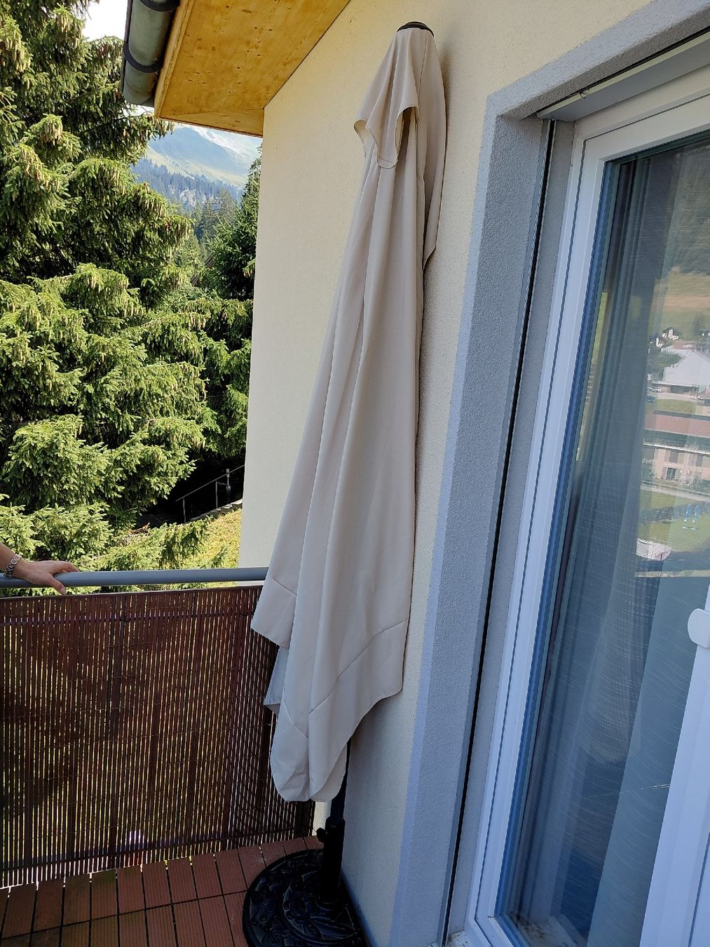 Ombrelloni: Halbrund Sonnenschirm beige 160 cm Durchmesser – Usato da Oberwil-Lieli venduto da and_c7yn 2