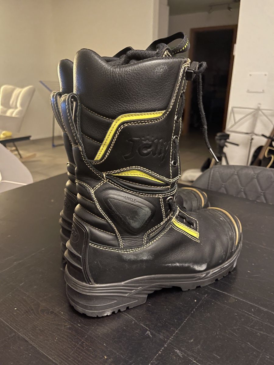 Scarpe da uomo: Jolly Feuerwehrstiefel Gr. 40 – Usato da Unterseen venduto da Leopuston 1