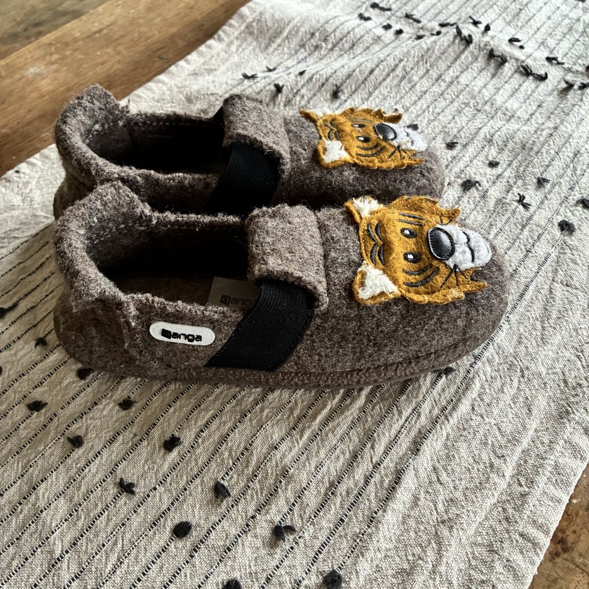 Scarpe per ragazzi: Hausschuhe Grösse 29 – Usato da Winterthur venduto da bunteperlen 1