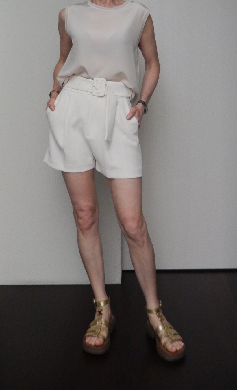 Mango Pantalons: MANGO Shorts mit Gurt Gr. XS – D'occasion à Tuggen par vivira 2