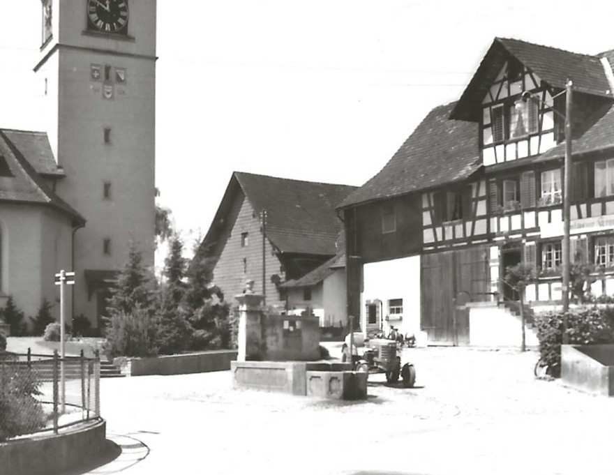 Ansichtskarten: Rafz ZH Dorf Kirche Oldtimer Traktor ca.1960 sehr gut erhal – Gebraucht aus Ennetmoos von Ambuman 1