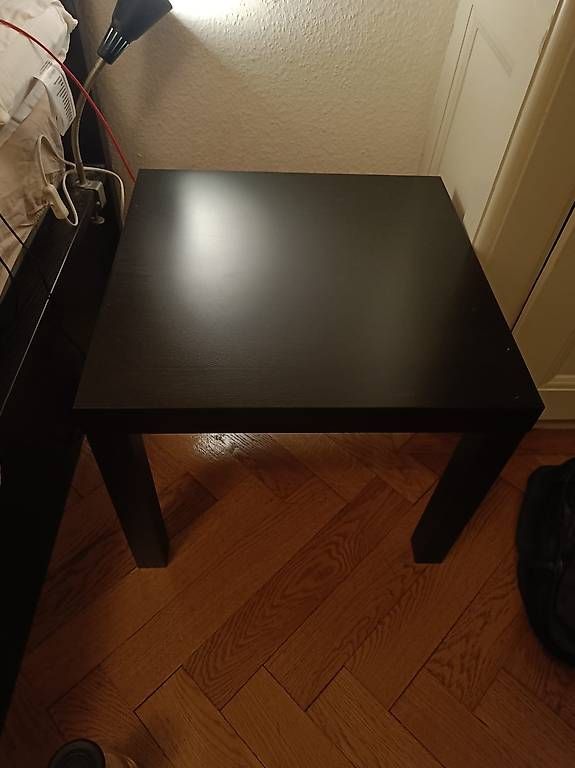 Tische: Petite table IKEA LACK noire  gratuite – Gebraucht aus Genève von sca_j5cs