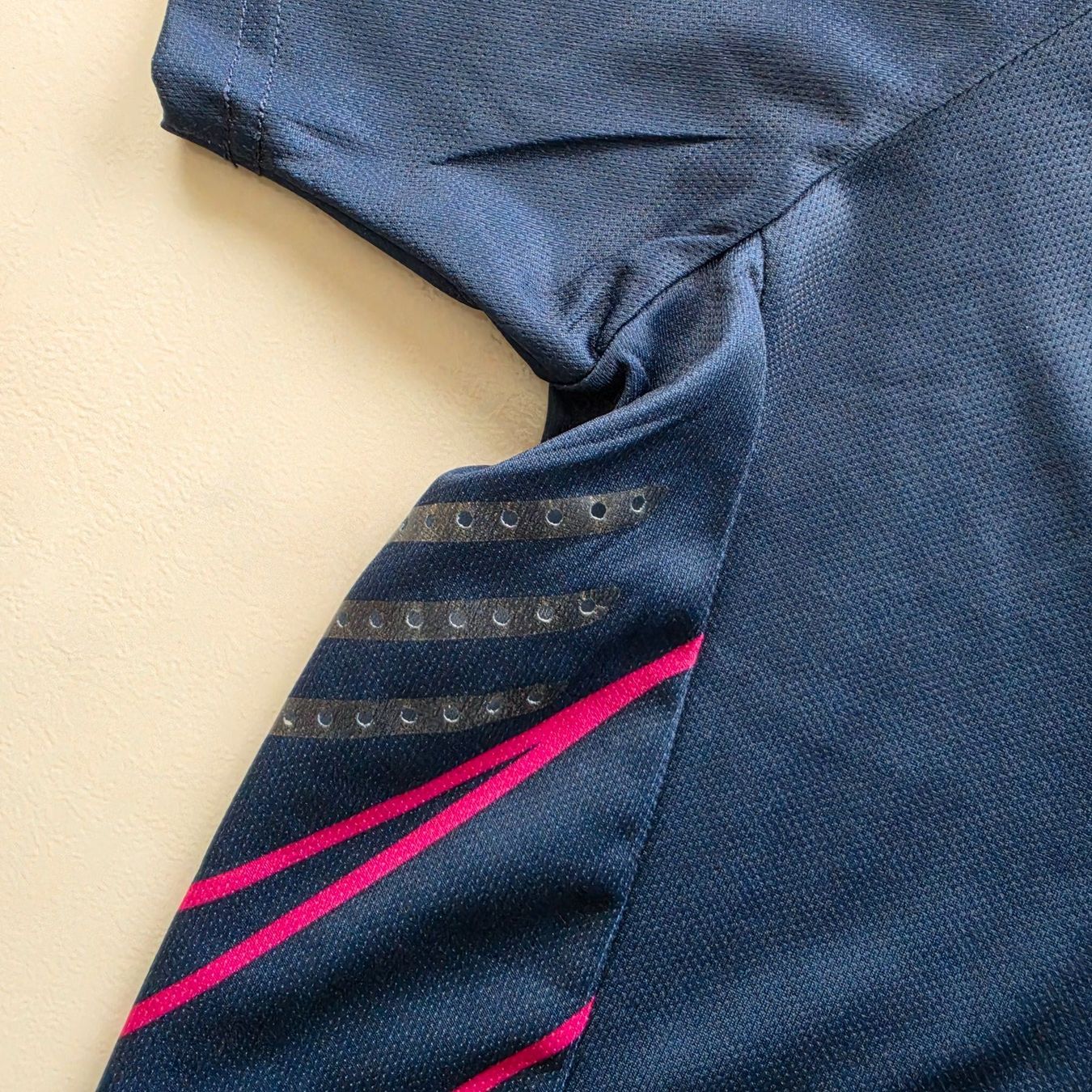 Leibchen & Hosen: Tolles Rad- oder Bikeshirt der Marke IXS Gr. L (42) – Gebraucht aus Arth von Africa44 5