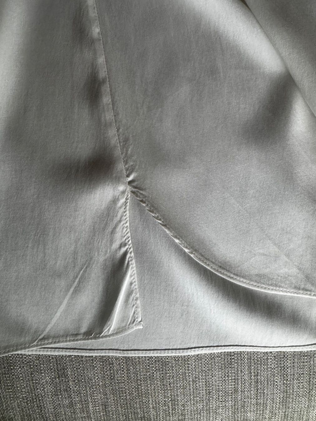 Brunello Cucinelli Top: Brunello Cuccinelli Seidentop – Usato da Baar venduto da Arina2 3