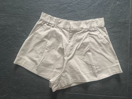 ZARA Damen Bermudas beige Gr. M