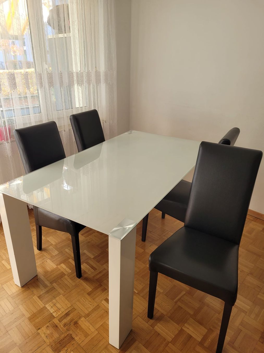 Tavoli: Tisch mit 4 Stühlen – Usato da Zürich venduto da Durme 1