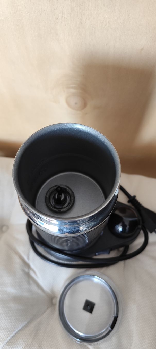 Küchengeräte: Nespresso Milchaufschäumer Mod. 3194 schwarz, gebraucht – Gebraucht aus Luzern von Lumide 1