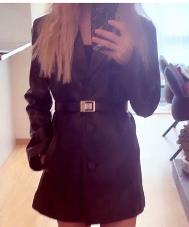 Manteau Nour Hammour en cuir noir style blazer, taille 36