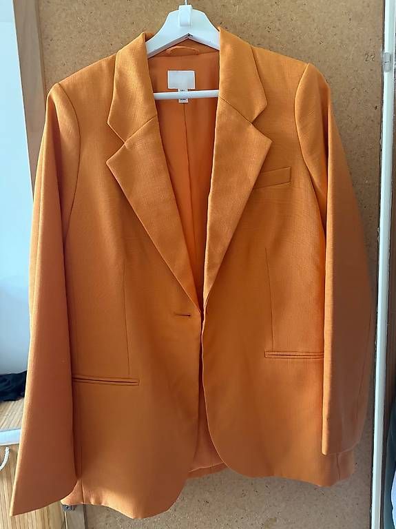 H&M Completi & Tailleur: Neuer H&M blazer orange – Nuovo e nell'imballaggio originale da Sargans venduto da mir_fmm9