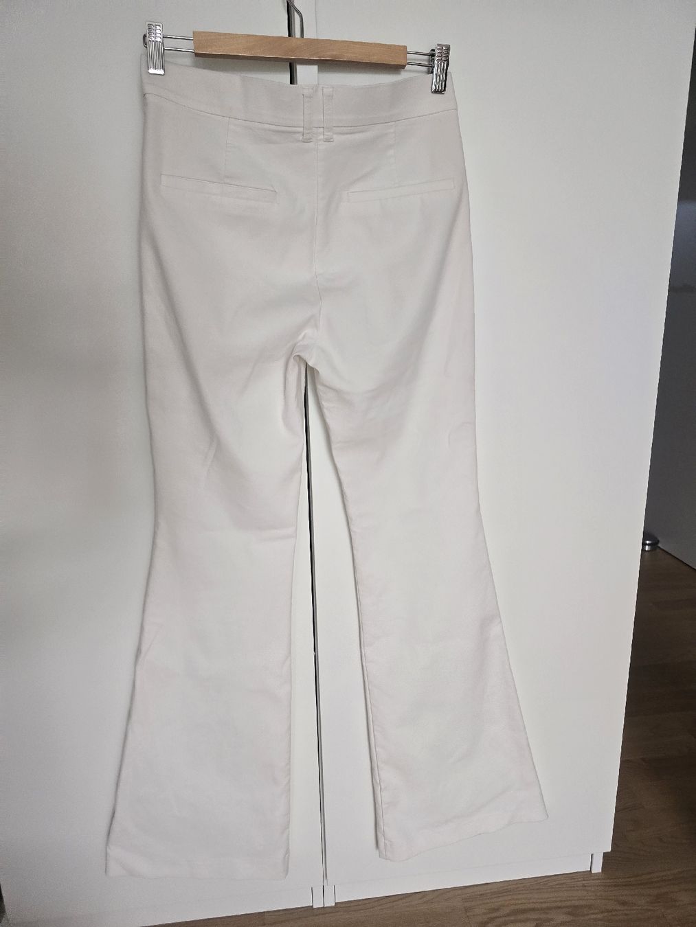 Zara Hosen: Weisse Hose Zara Gr. M – Gebraucht aus Thalwil von Nikkita2 1