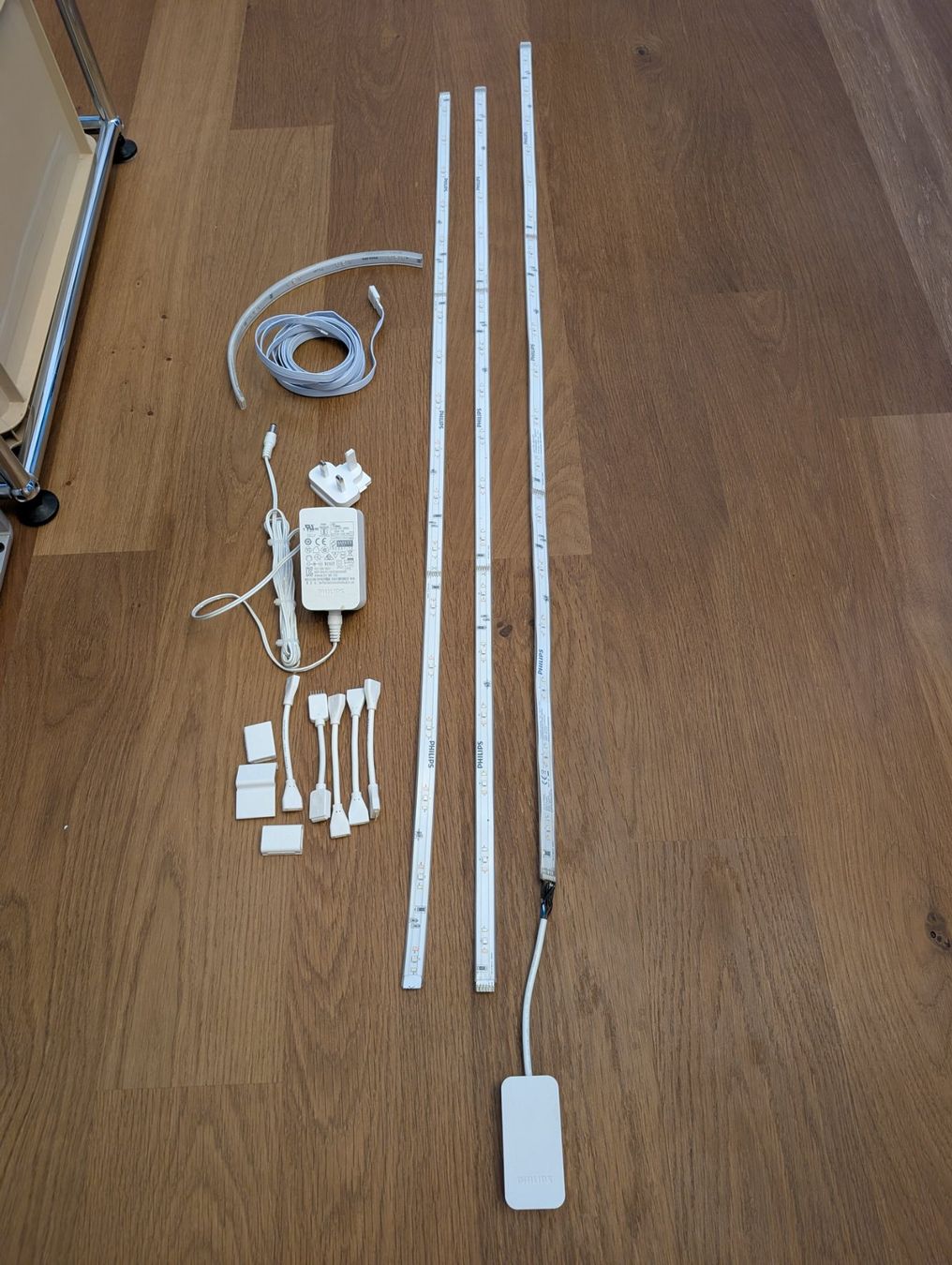 Philips Lampade: Philips Hue Set Bridge LED Strips + Dimmer + Lampen – Usato da Gutenswil venduto da Mitsukiefi 1