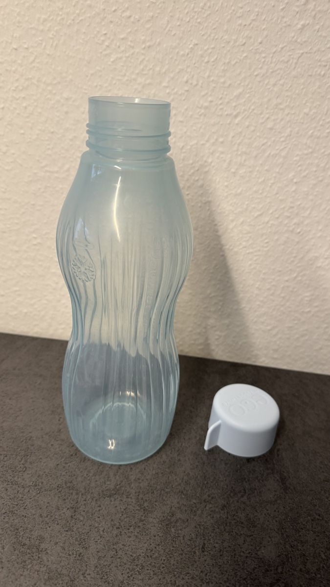 Tupperware Borracce & Thermos: Tupperware Trinkflasche blau 880ml – Usato da Dübendorf venduto da lilmissprincess 1
